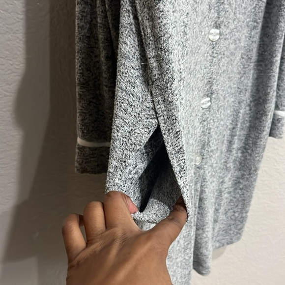 LA Cera The Comfort Collection Tailored Sleep Shirt Gray White Size Medium - Picture 11 of 11